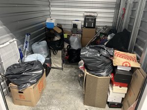 7 x 10 storage unit in Lindenhurst, NY