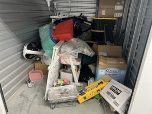 7 x 10 storage unit in Lindenhurst, NY
