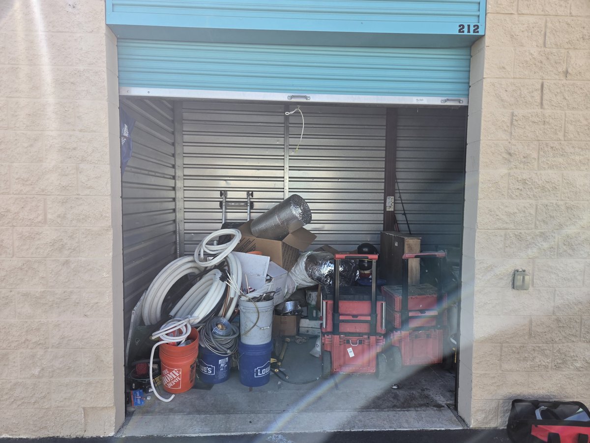 10 x 20 storage unit in Canyon Country, CA