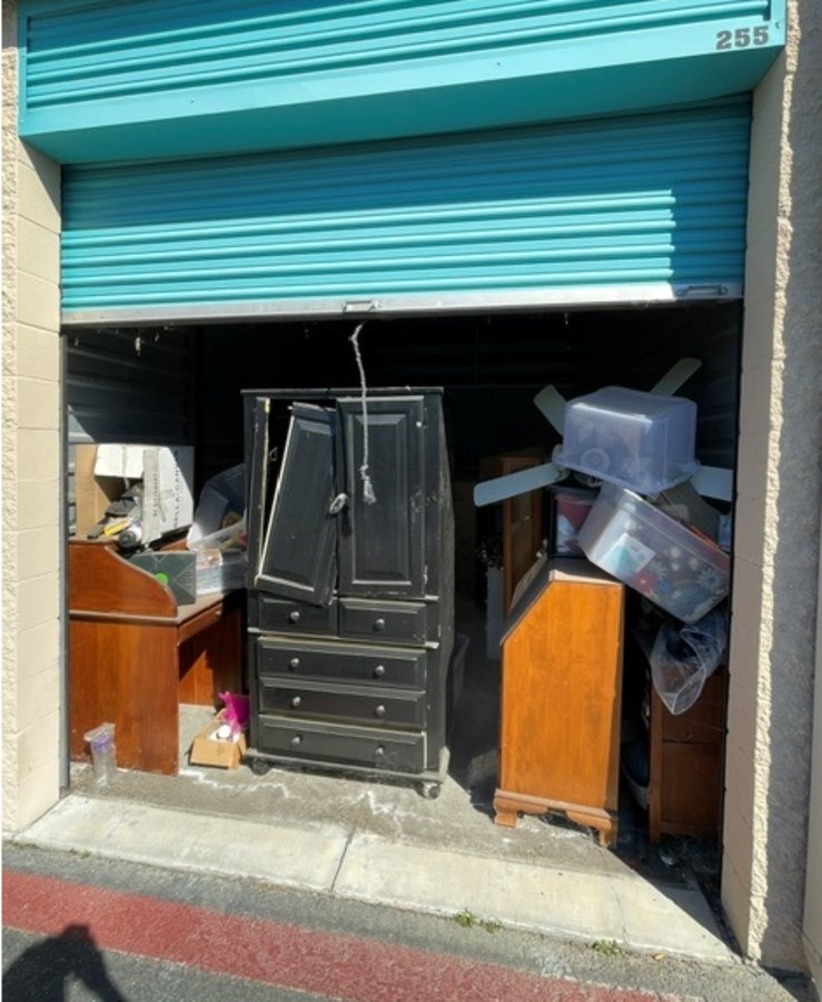 10 x 20 storage unit in Canyon Country, CA