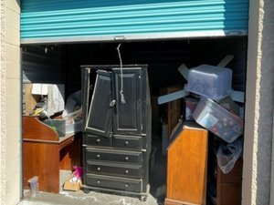 10 x 20 storage unit in Canyon Country, CA