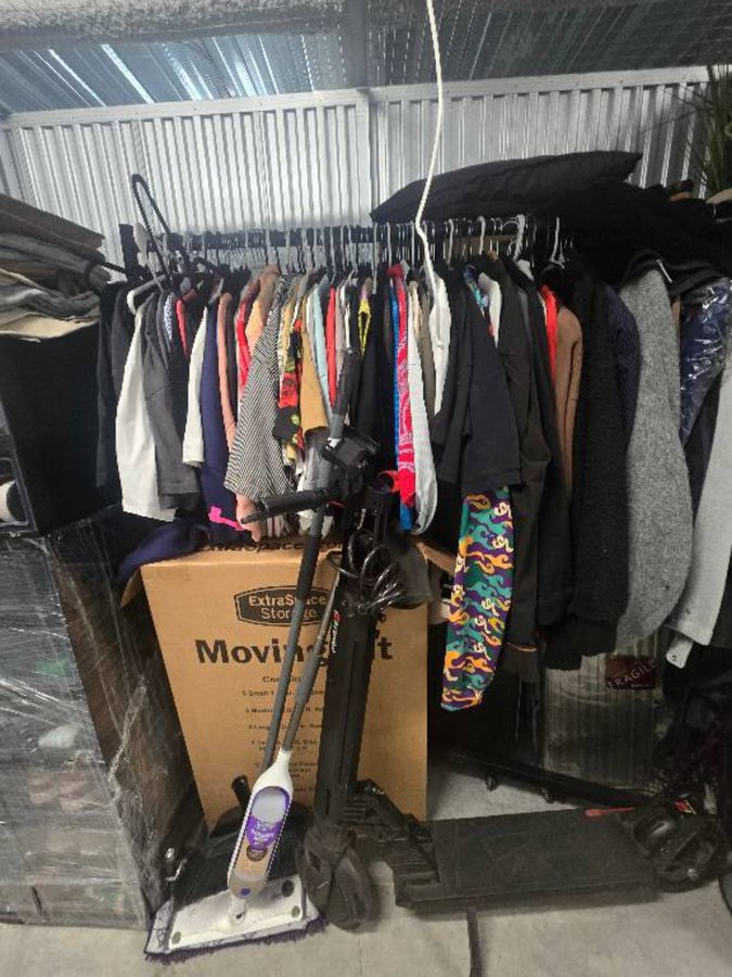10 x 5 storage unit in Los Angeles, CA