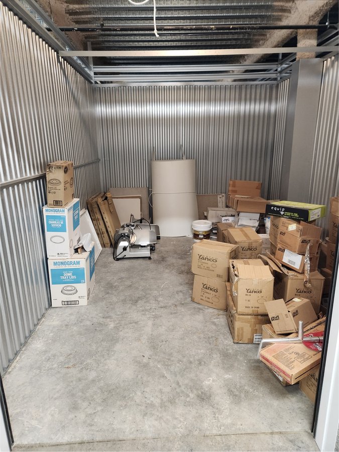 10 x 15 storage unit in Miami, FL
