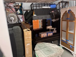 10 x 10 storage unit in Garden City, NY