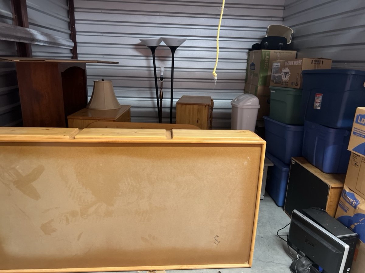10 x 10 storage unit in Farmingdale, NY