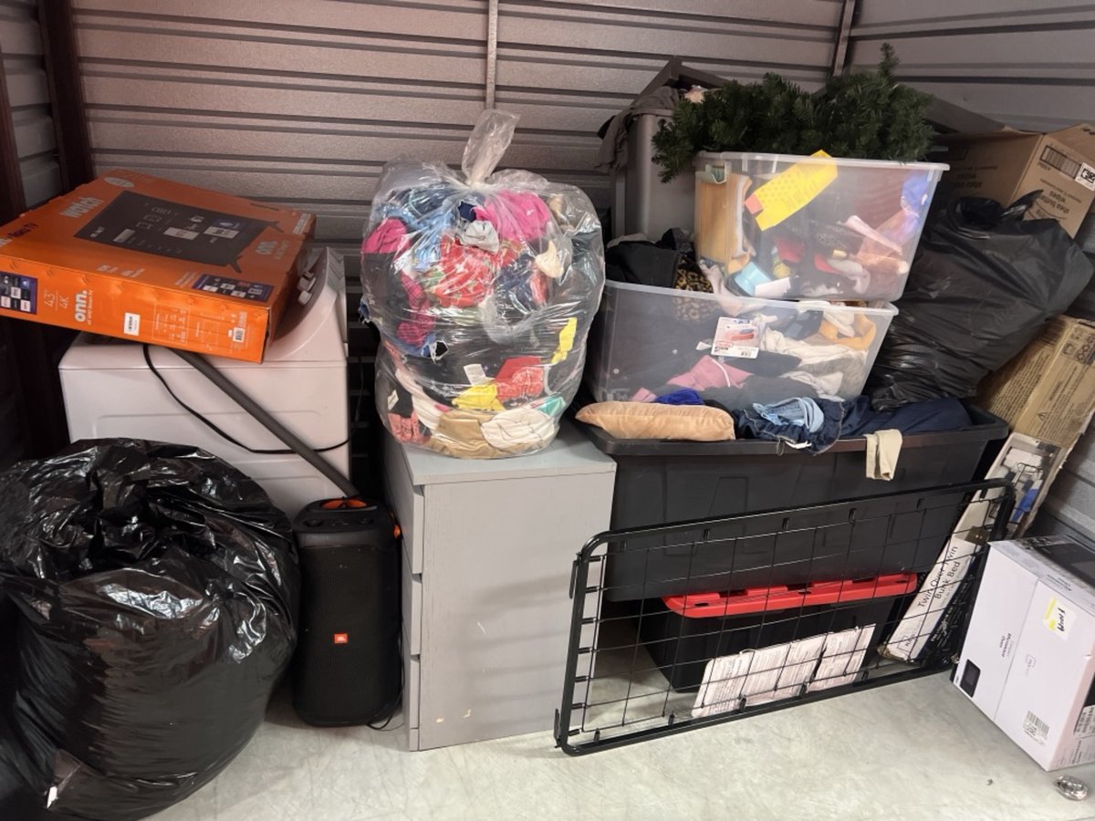 10 x 7 storage unit in Farmingdale, NY