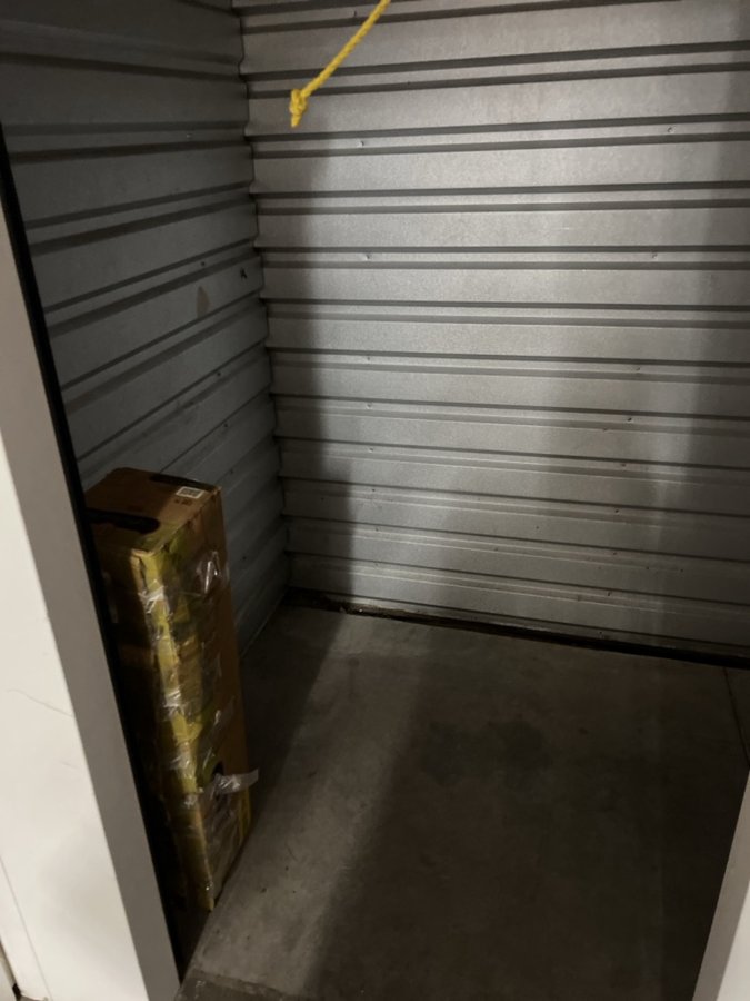 10 x 5 storage unit in Farmingdale, NY