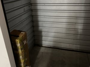 10 x 5 storage unit in Farmingdale, NY