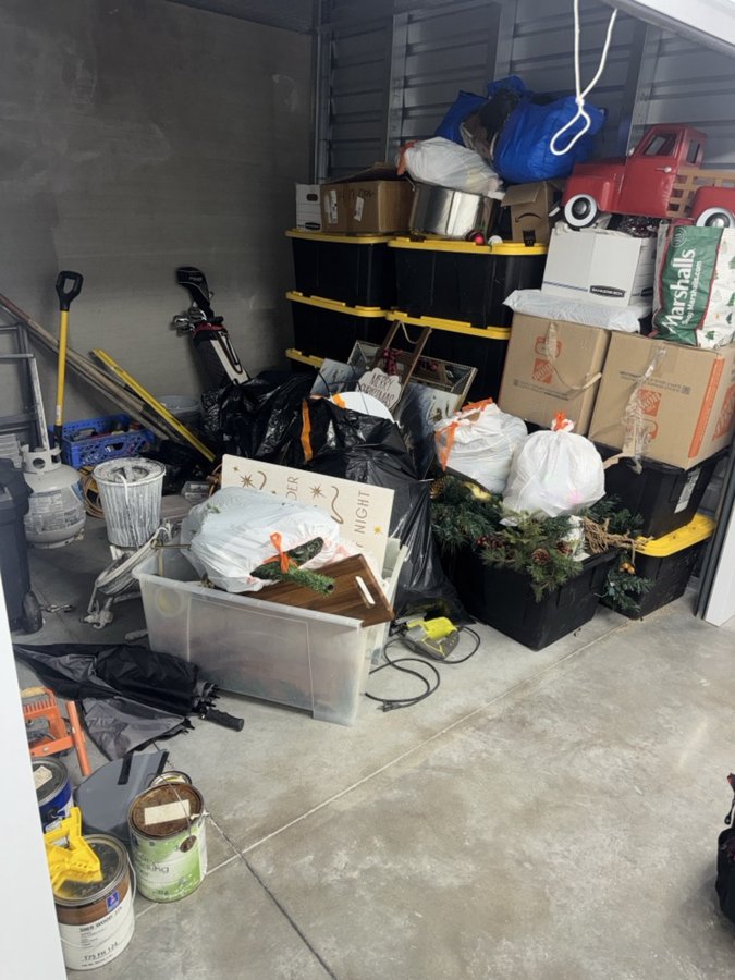 10 x 10 storage unit in Santa Clarita, CA