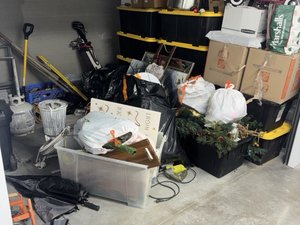 10 x 10 storage unit in Santa Clarita, CA