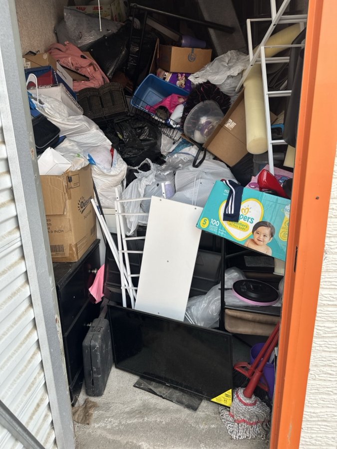6 x 12 storage unit in Florissant, MO