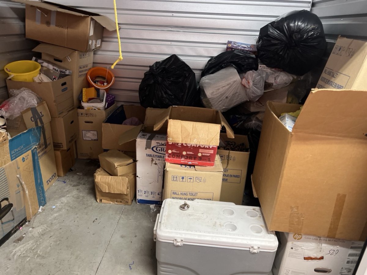 7 x 10 storage unit in Hicksville, NY