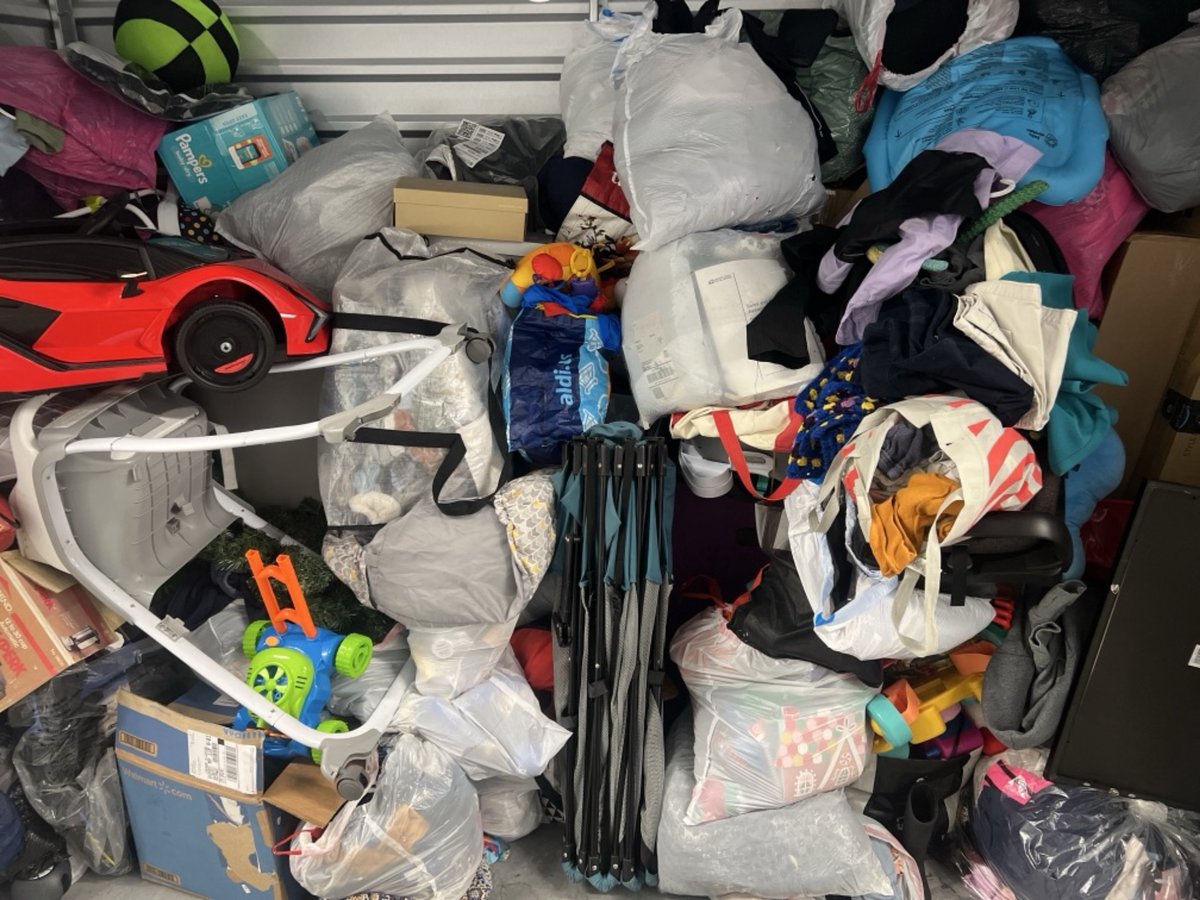 10 x 5 storage unit in Lindenhurst, NY