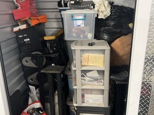 5 x 5 storage unit in Lindenhurst, NY
