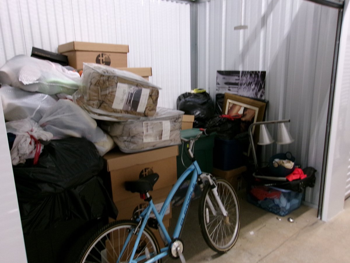 7 x 10 storage unit in Flint, MI