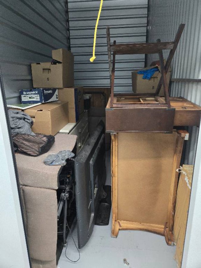 5 x 10 storage unit in Clearwater, FL