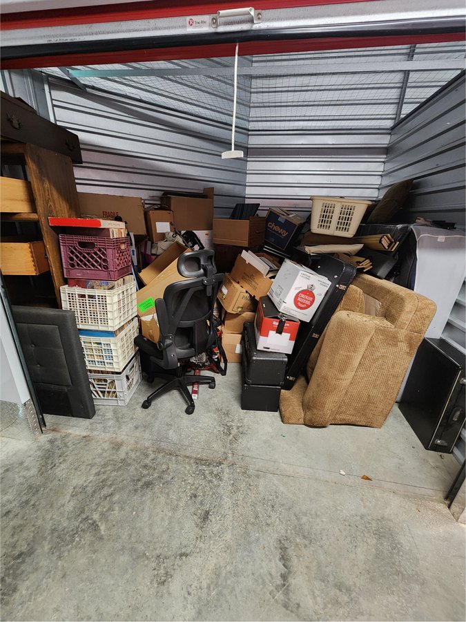 10 x 9 storage unit in Maple Shade, NJ