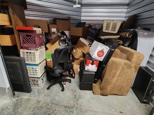 10 x 9 storage unit in Maple Shade, NJ