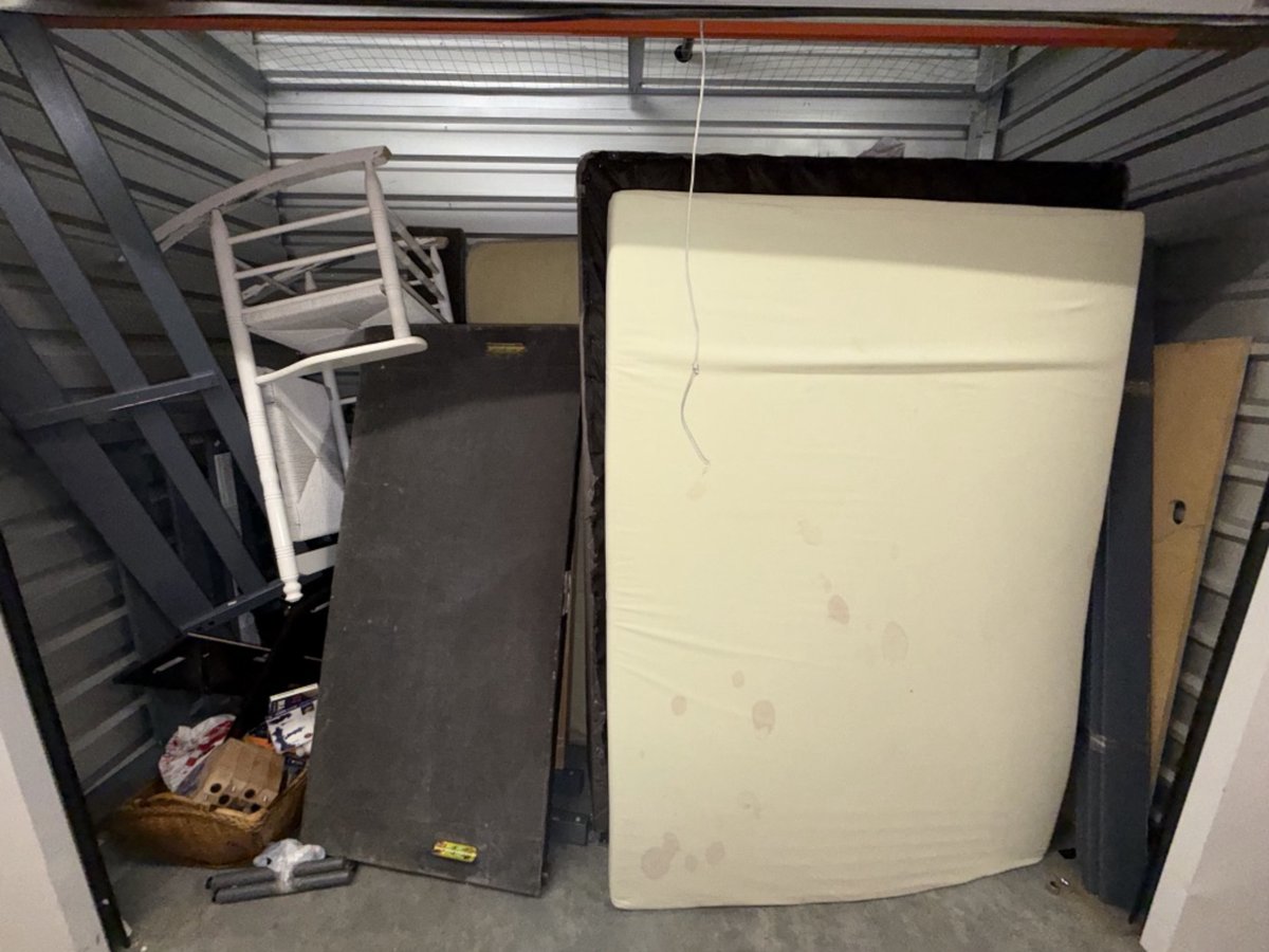 10 x 5 storage unit in Northridge, CA