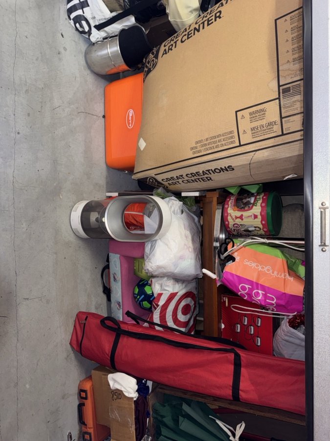 10 x 10 storage unit in Northridge, CA
