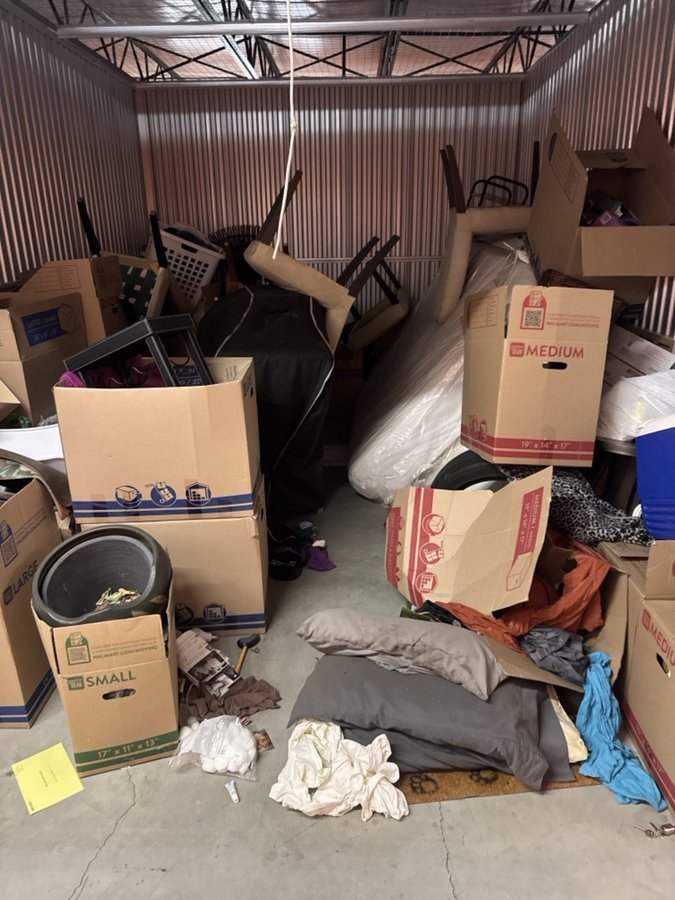10 x 15 storage unit in Northridge, CA