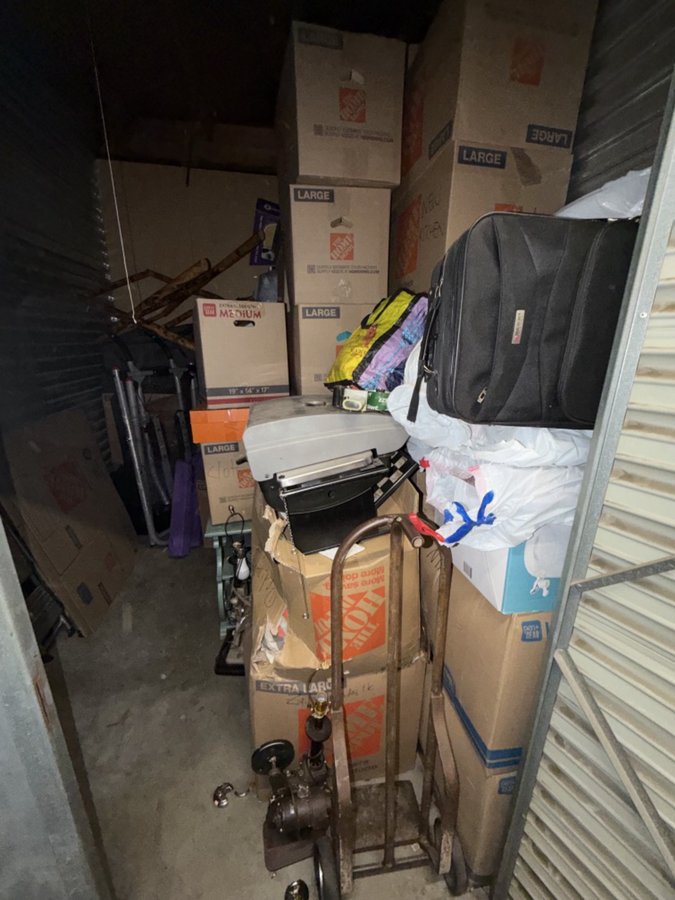 7 x 10 storage unit in Northridge, CA