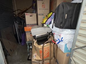 7 x 10 storage unit in Northridge, CA