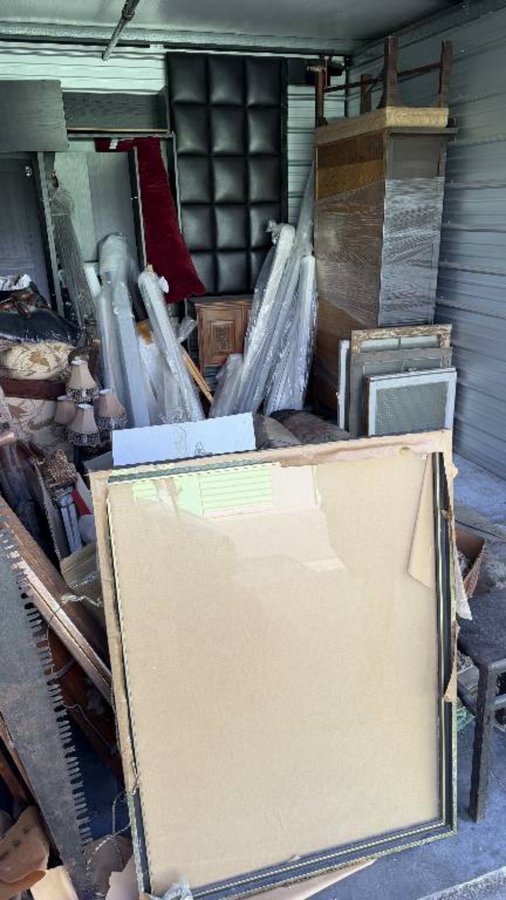 10 x 15 storage unit in Sacramento, CA