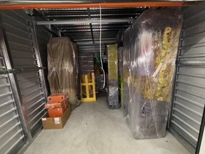10 x 15 storage unit in Northridge, CA
