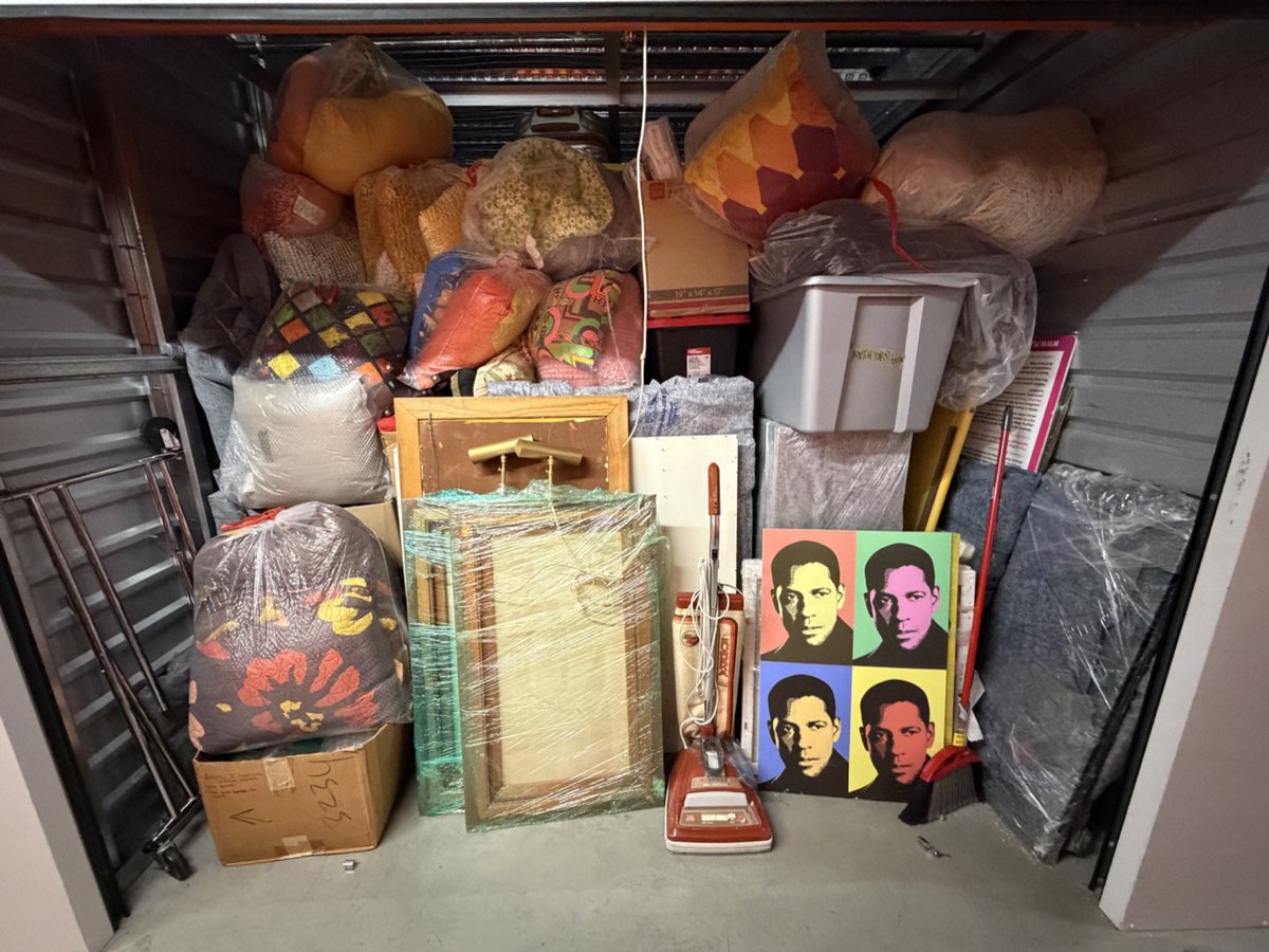 10 x 15 storage unit in Northridge, CA