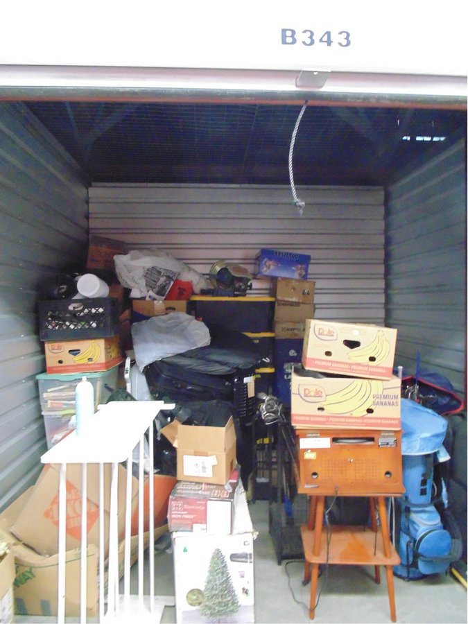 10 x 10 storage unit in Ventura, CA