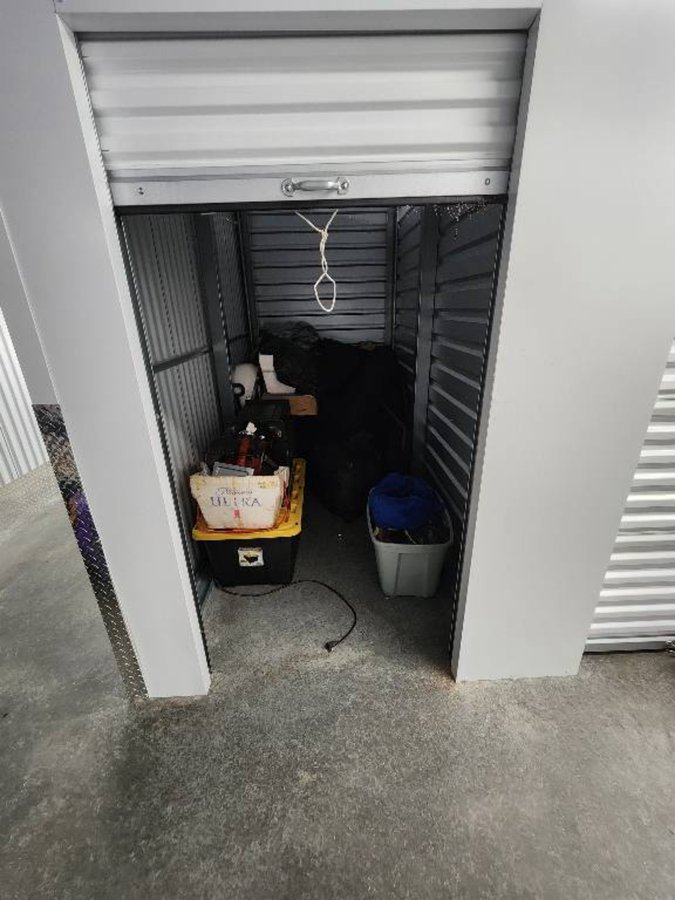 5 x 10 storage unit in Houston, TX
