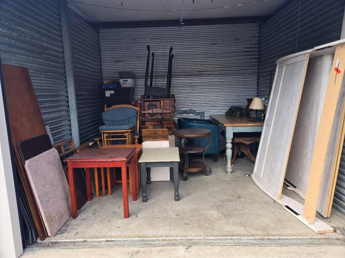 10 x 10 storage unit in Hudson, FL