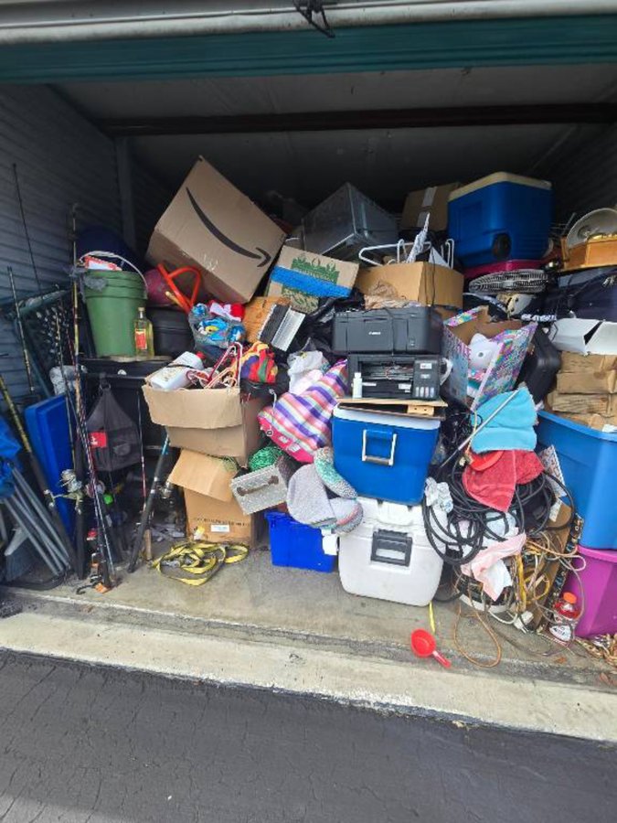 10 x 10 storage unit in Hudson, FL