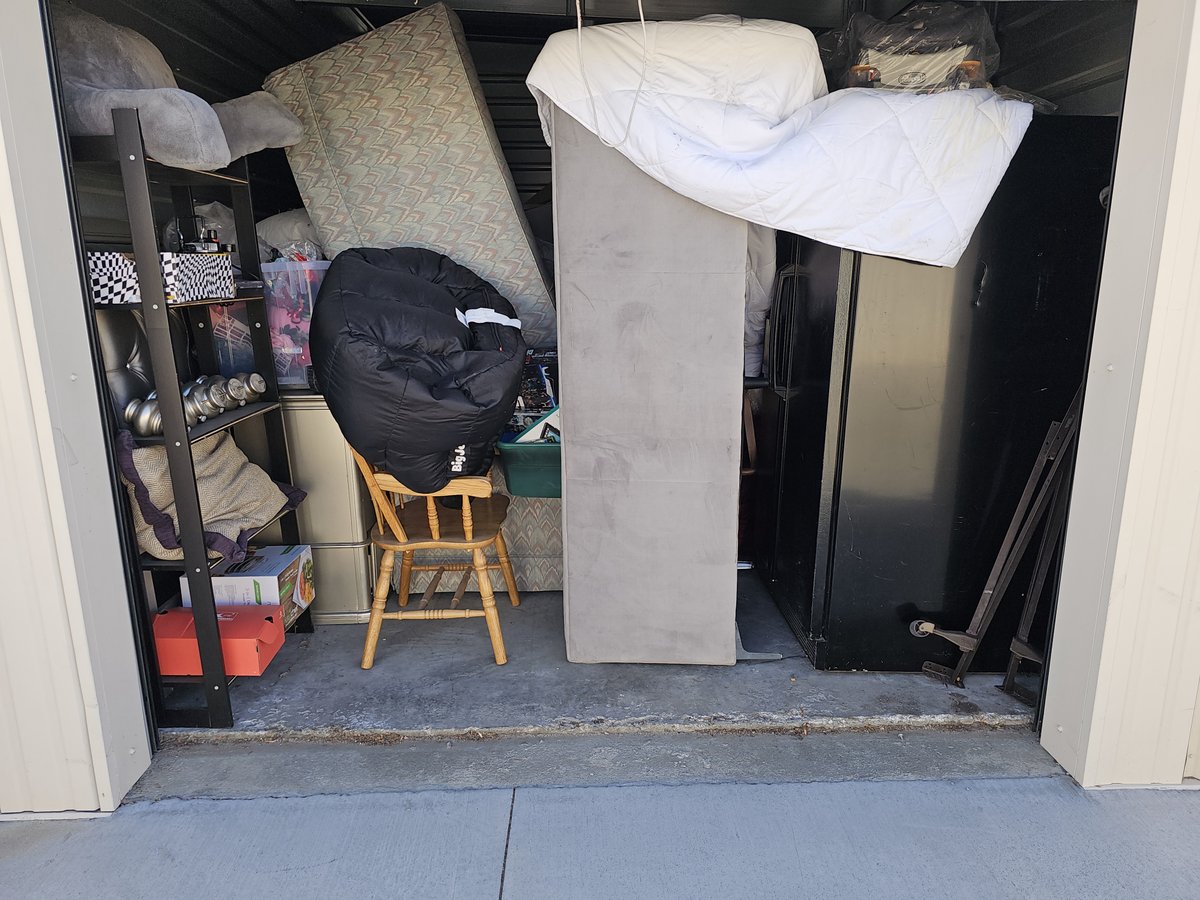 10 x 15 storage unit in Santa Clarita, CA