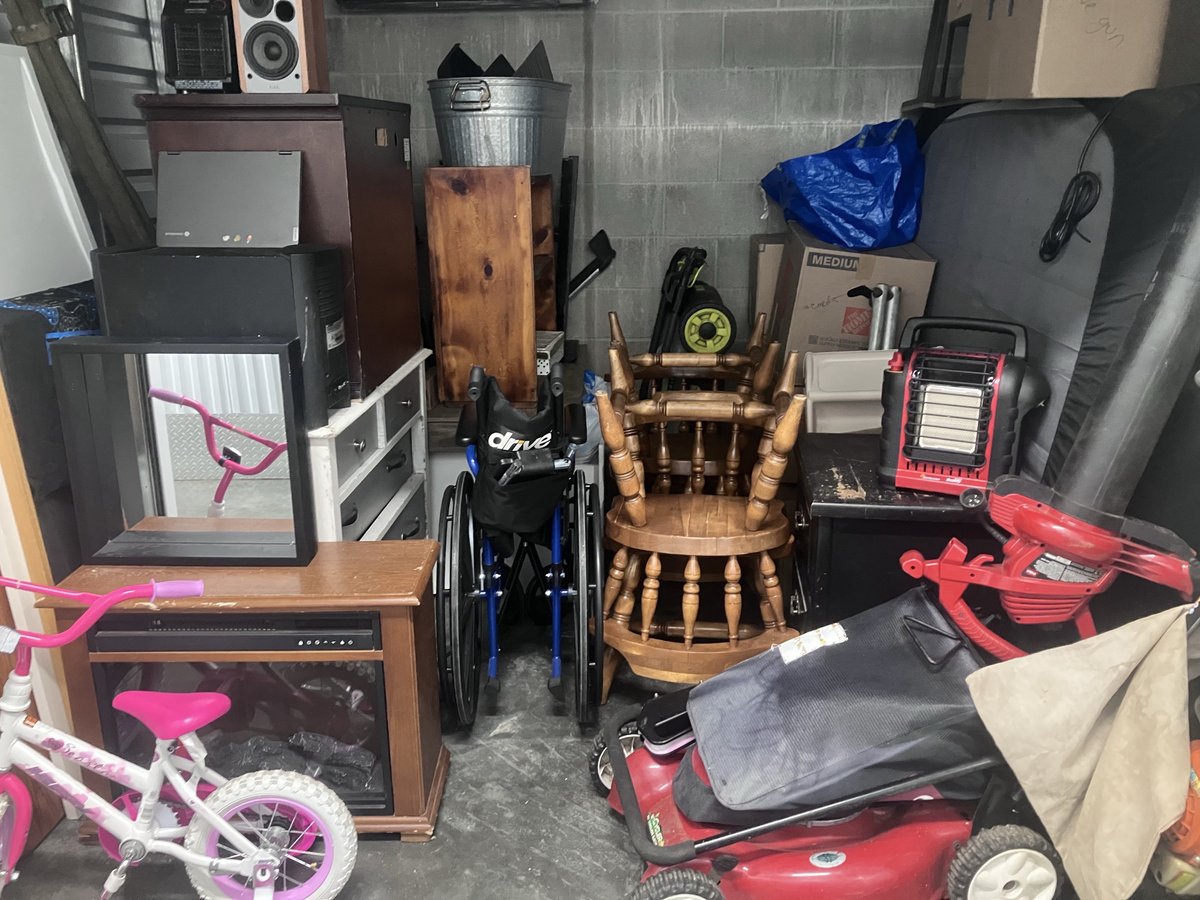 10 x 10 storage unit in Portland, OR