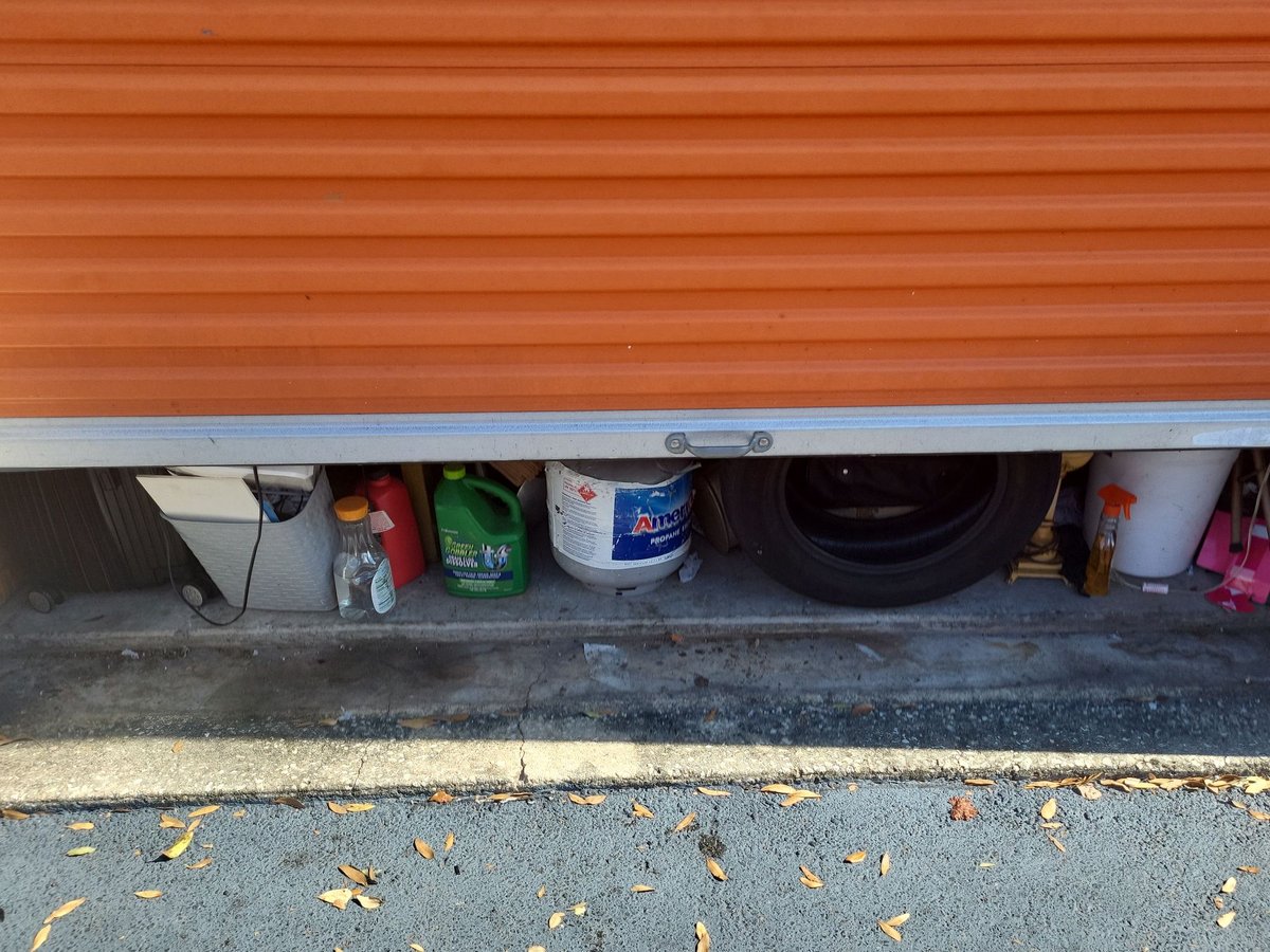 10 x 10 storage unit in Orlando, FL