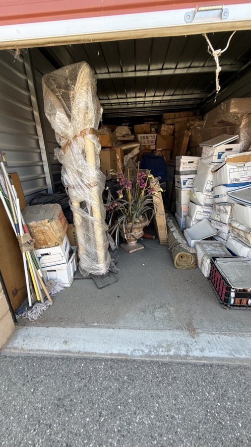 10 x 25 storage unit in Hesperia, CA