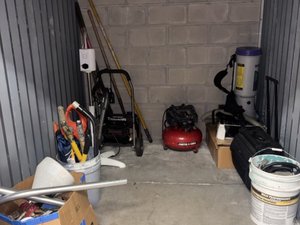 5 x 10 storage unit in Orlando, FL