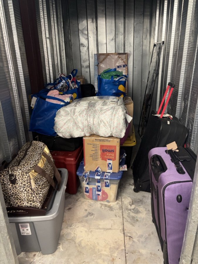 5 x 10 storage unit in Orlando, FL