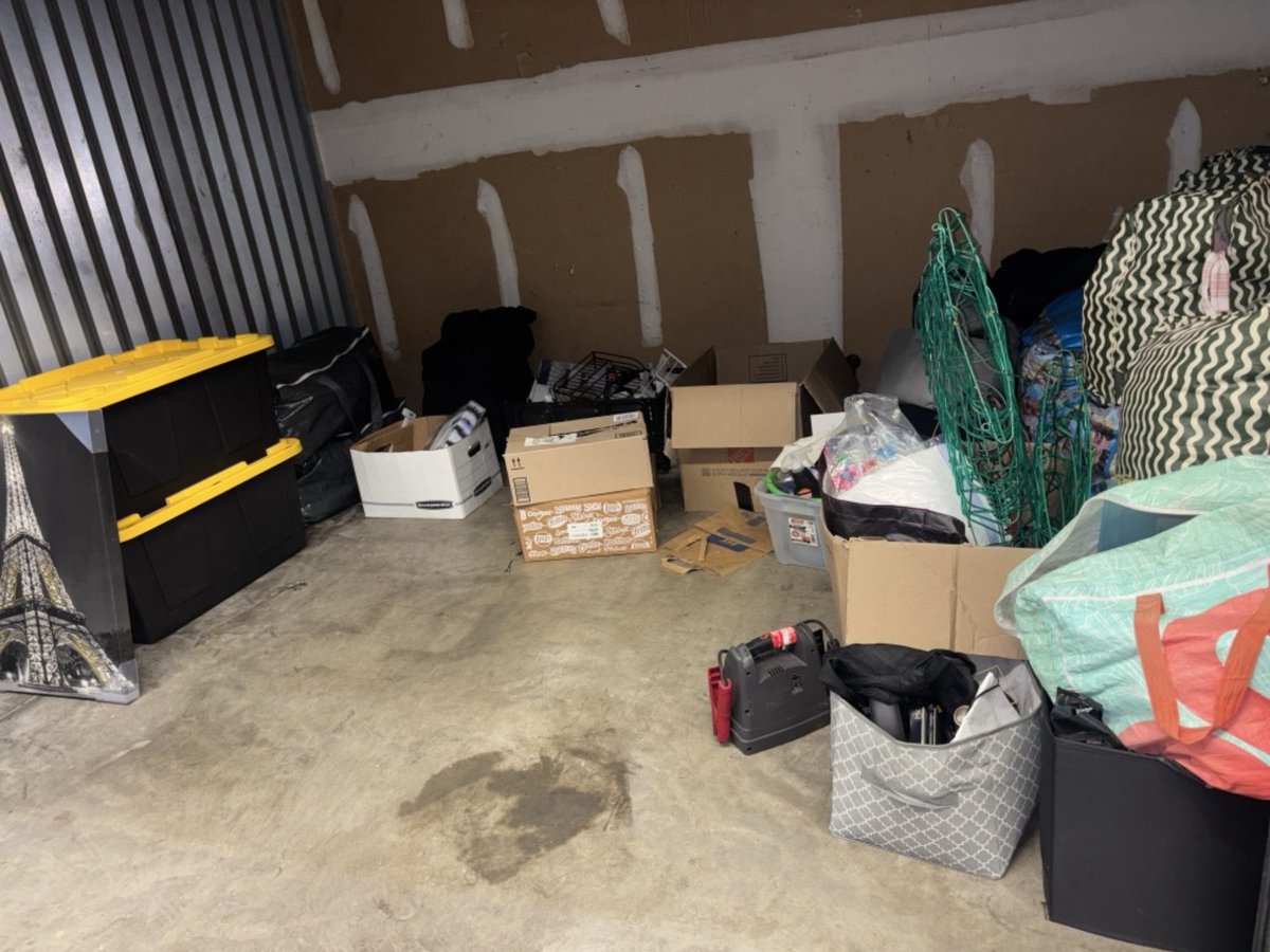 10 x 10 storage unit in Orlando, FL
