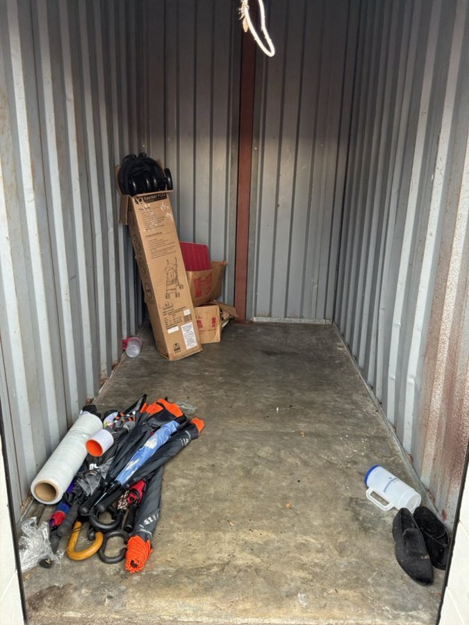 5 x 10 storage unit in Orlando, FL
