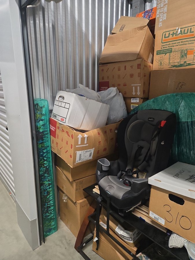 10 x 5 storage unit in Burtonsville, MD