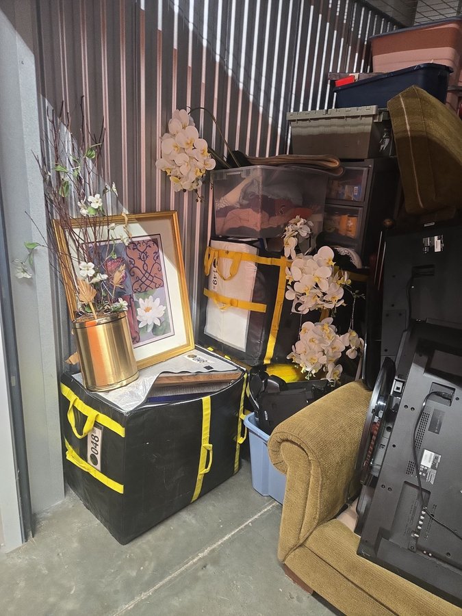 10 x 10 storage unit in Odenton, MD
