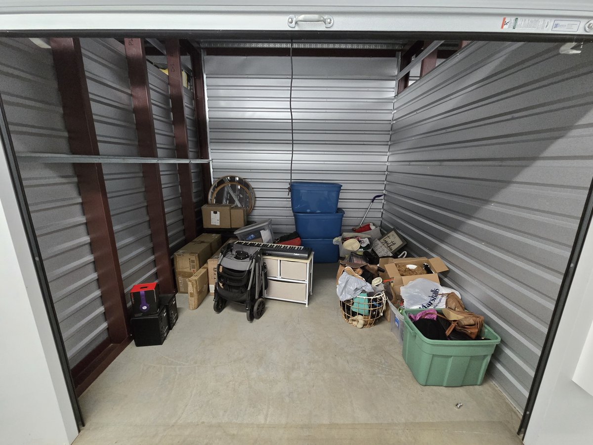 10 x 10 storage unit in Warrington, PA