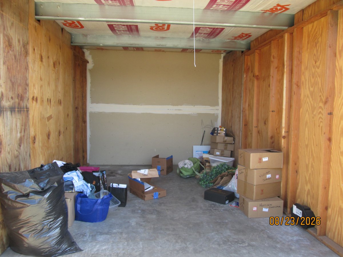 10 x 15 storage unit in Bakersfield, CA