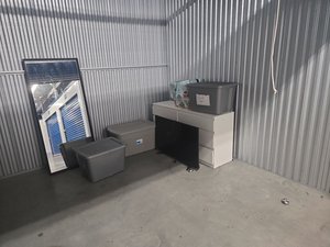 10 x 10 storage unit in Odenton, MD
