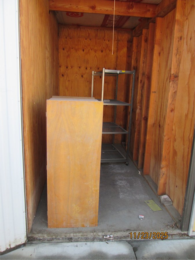 5 x 10 storage unit in Bakersfield, CA