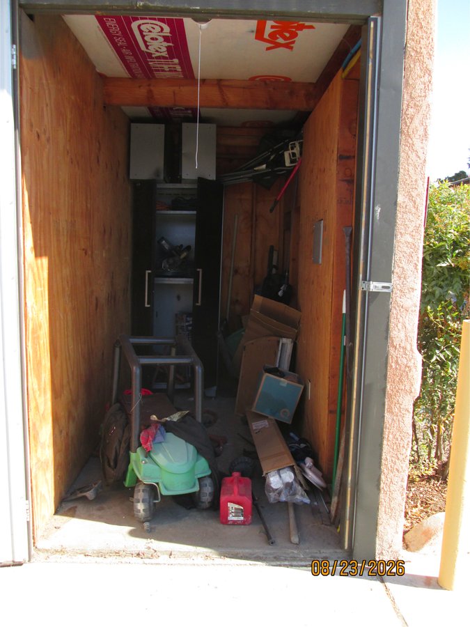 5 x 10 storage unit in Bakersfield, CA