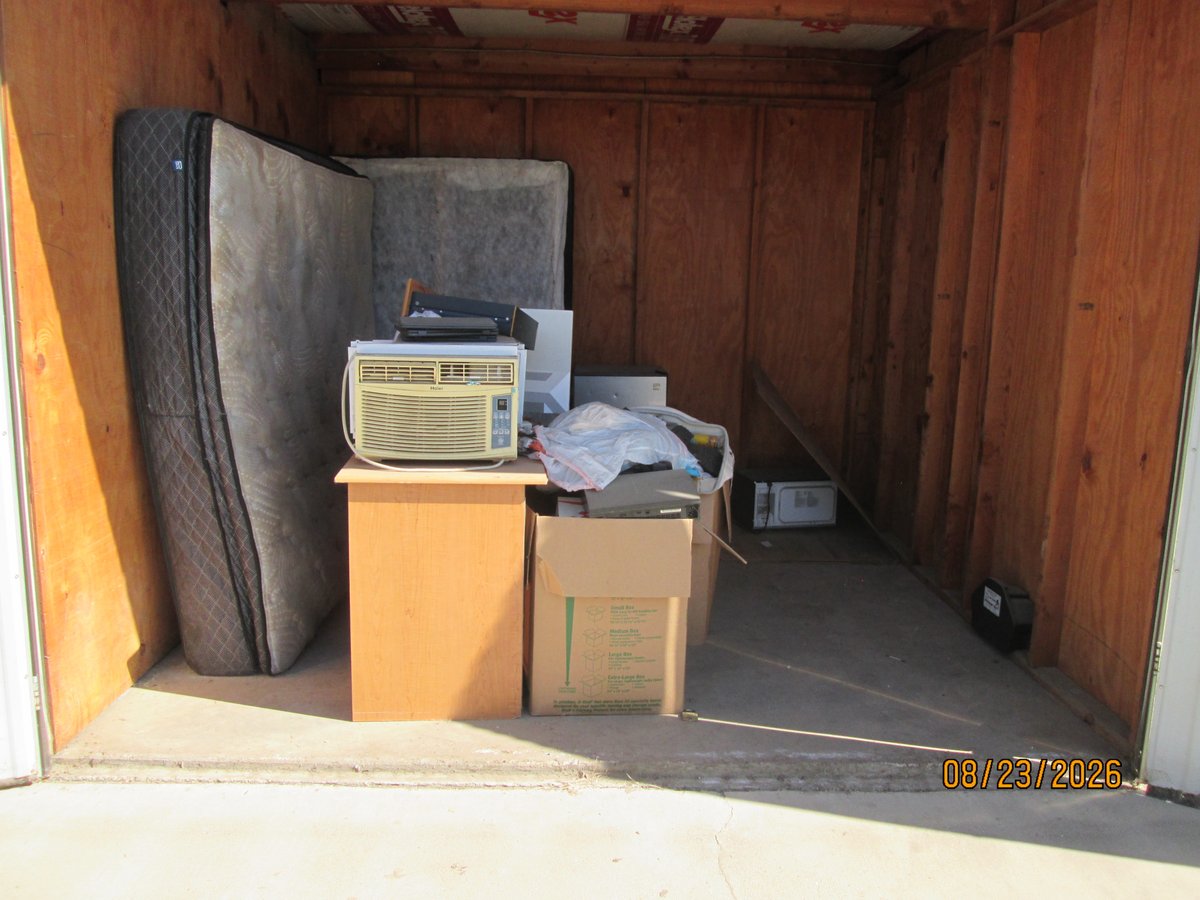 10 x 10 storage unit in Bakersfield, CA